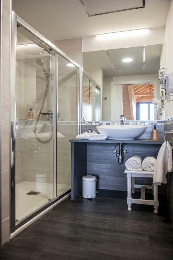 The Rock Suites & Spa Congosto Exteriör bild