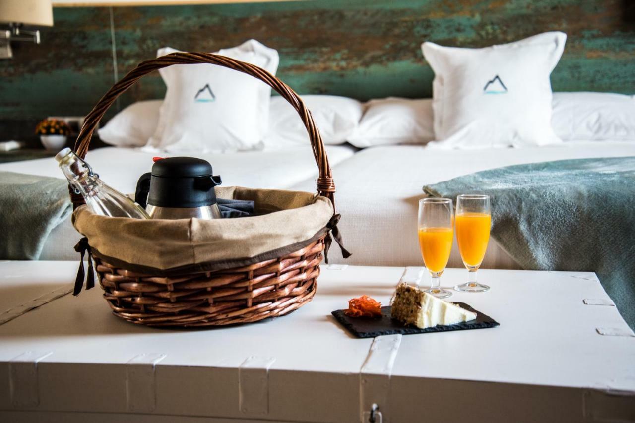 The Rock Suites & Spa Congosto Exteriör bild